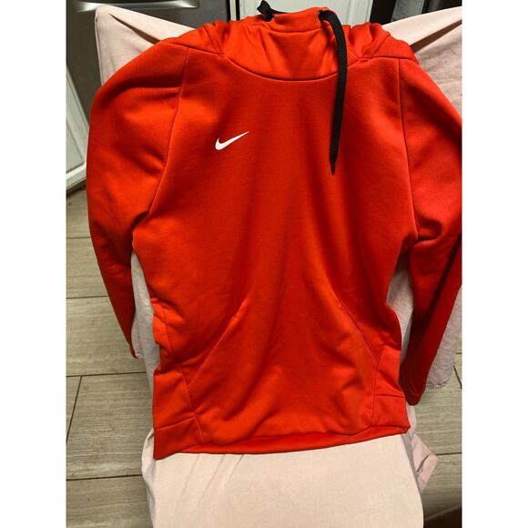 Red New With Tag  NIKE Men’s Medium Red Therma-Fit Hoodie CN9473-657 - Picture 1 of 3